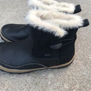 NWOT  Merrell -Tremblant Polar WP Flaux Fur collar Insulation womans sz 7.5